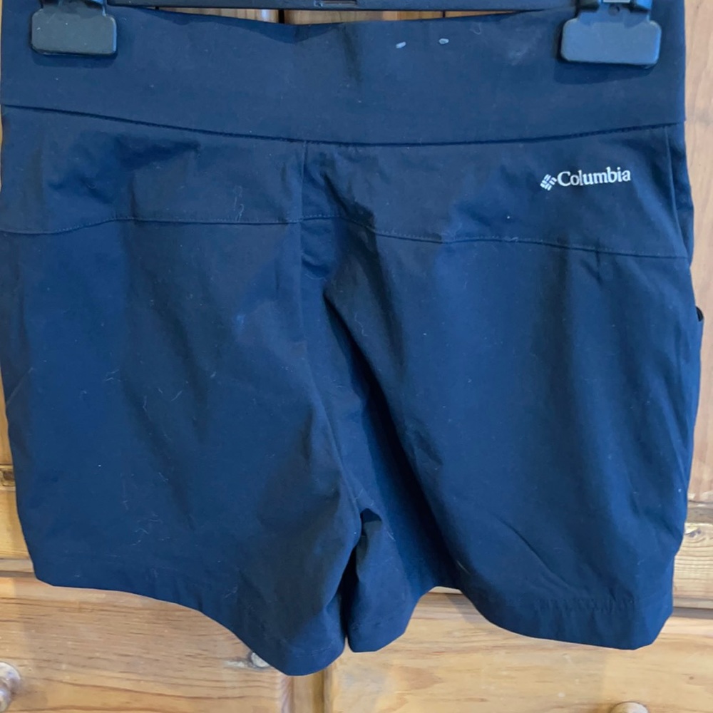 Columbia shorts size small